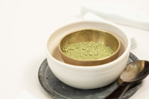 Détox capillaire avant coloration végétale : pourquoi c’est essentiel