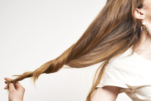 Peut-on faire une coloration végétale après une couleur chimique ?